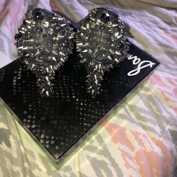 Shoes - Picture 3 of 4